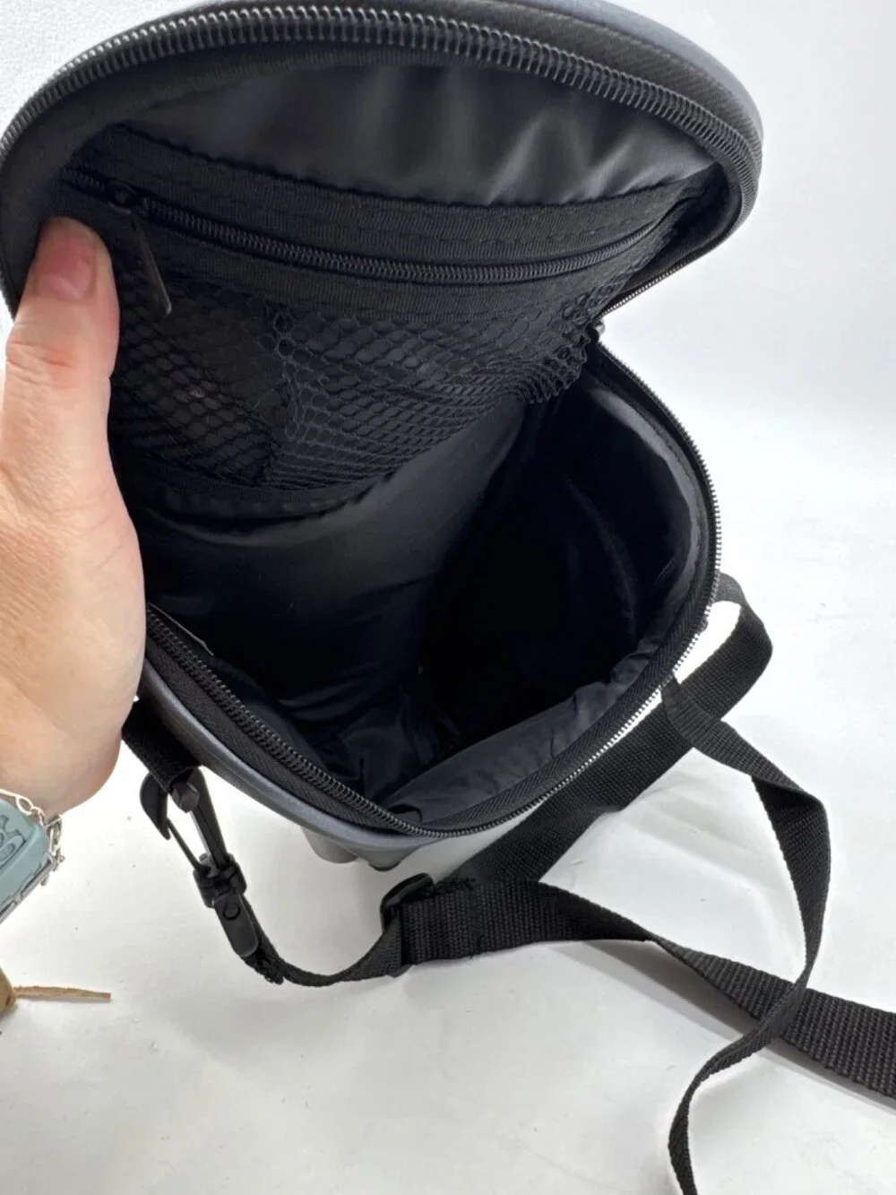 Opteka Black Compact Camera Case With Adjustable Strap Zipper Closure & Mesh Poc